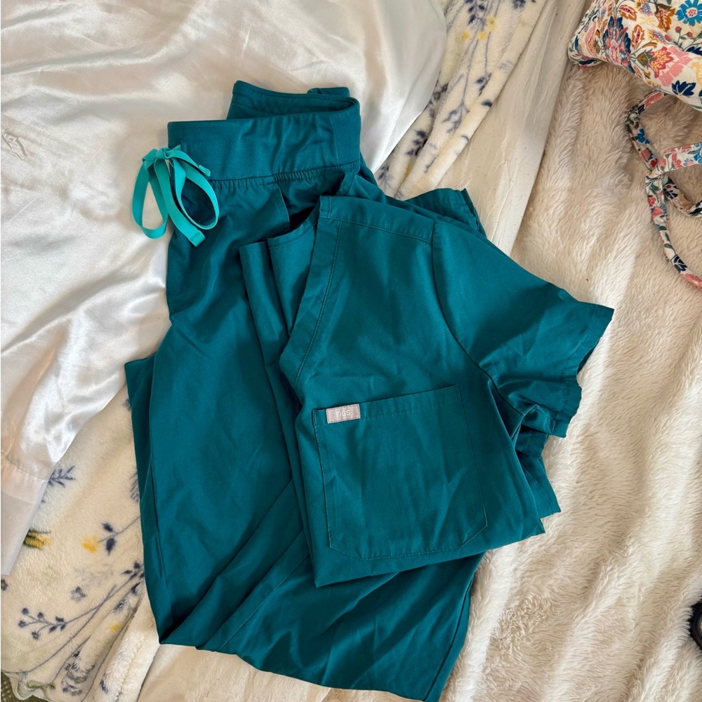 FIGS - green scrub set from technical collection. Lightly used. XXS.